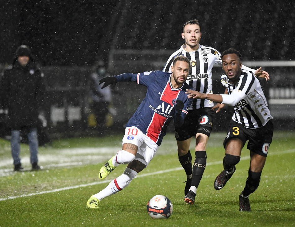 马赛客场击败里昂,继续领跑积分榜 马赛客场击败里昂,继续领跑积分榜