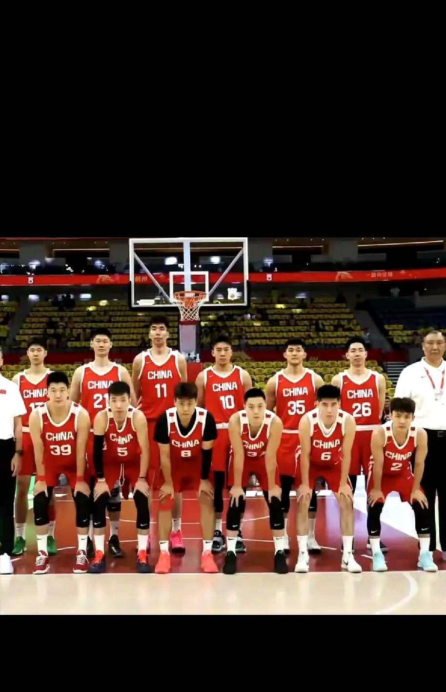 比赛中球员个人能力发挥，长短传有序串联进攻