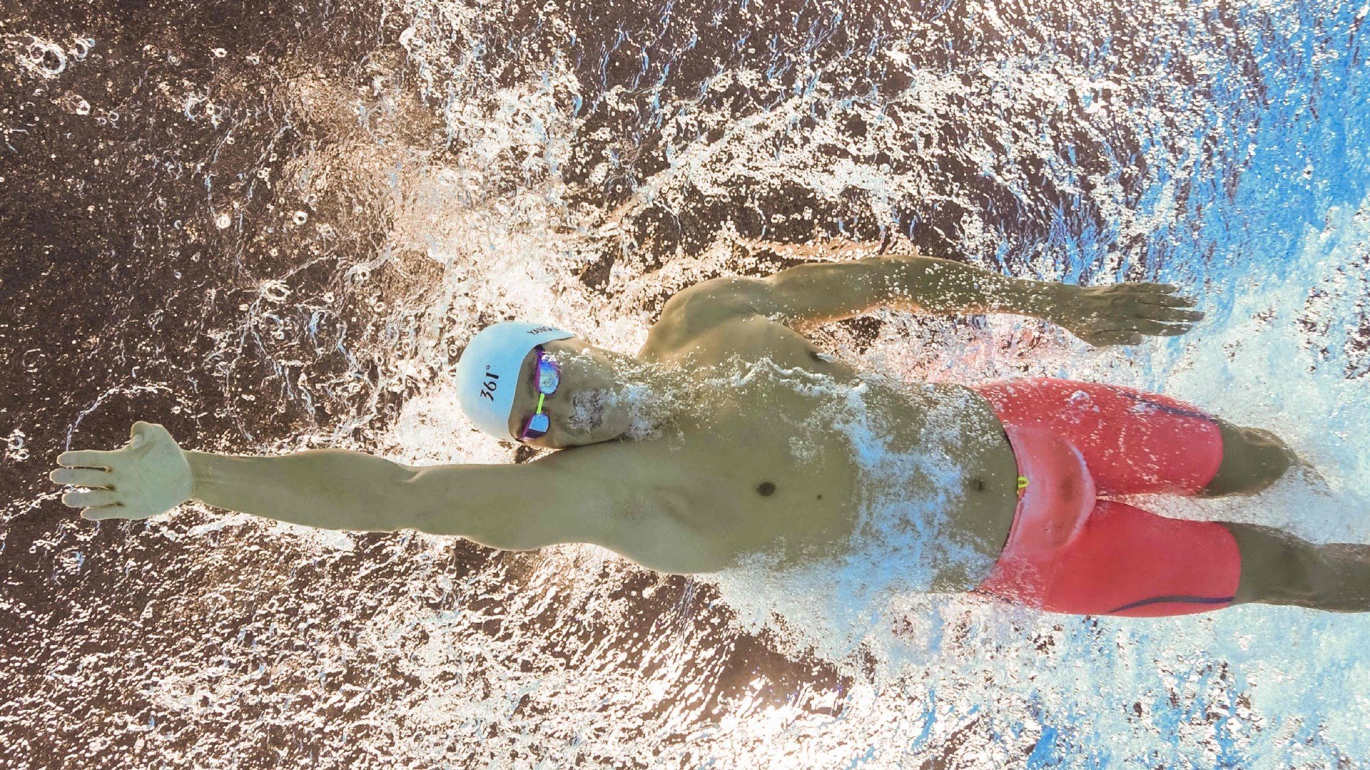 里昂争冠战史诗逆转，蒂亚戈攻防统治，英格兰神话被终结