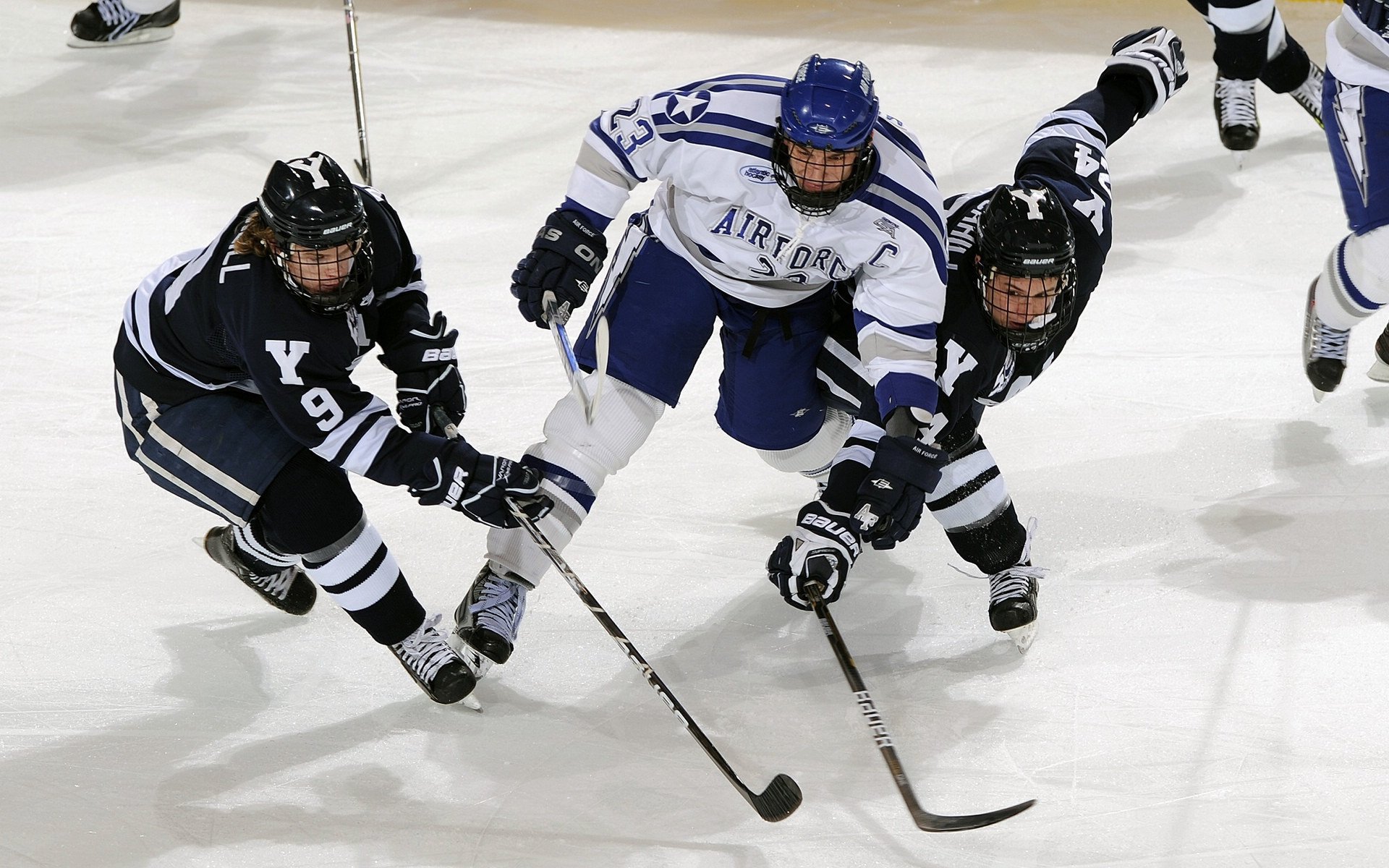 蓝黑意志的胜利,当孔德扛起国际米兰,跨越德国战车的钢铁洪流